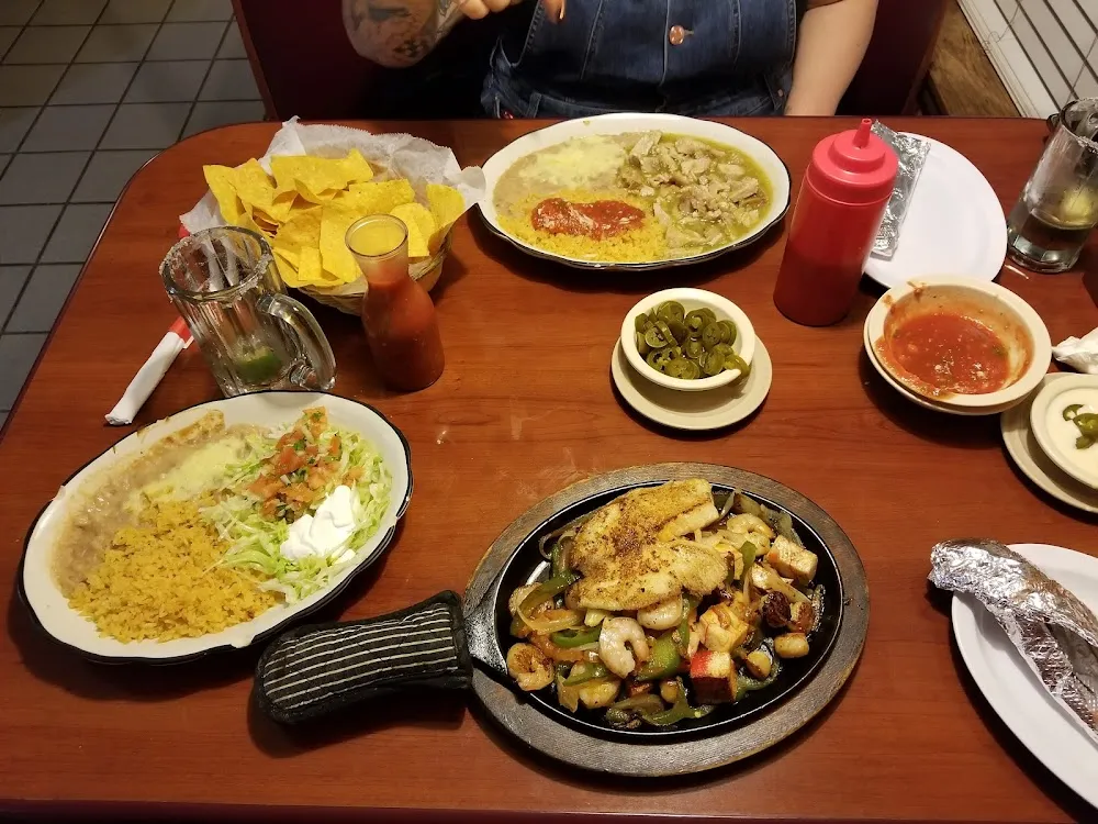 Fajitas Del Mar and Chile Verde